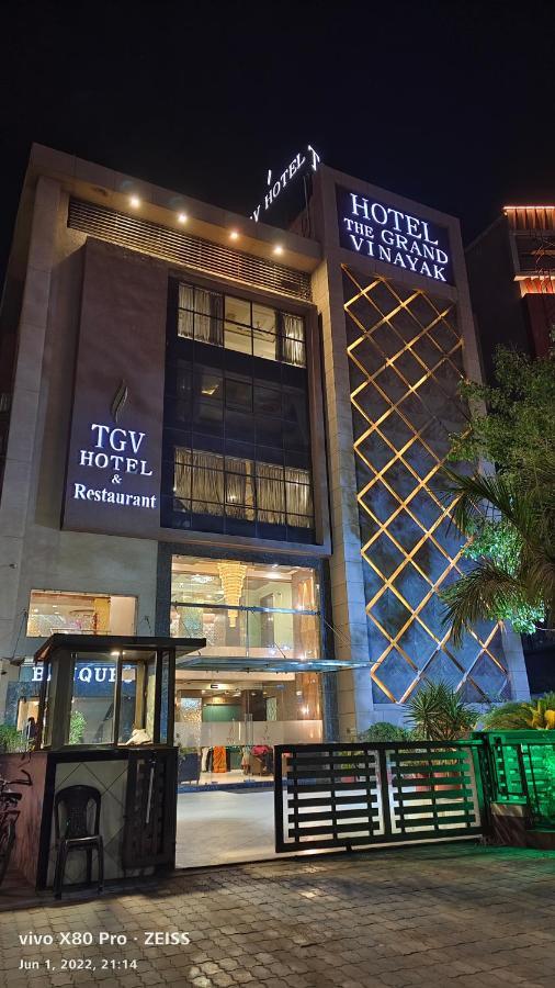 Tgv Hotel Ahmedabad Bagian luar foto