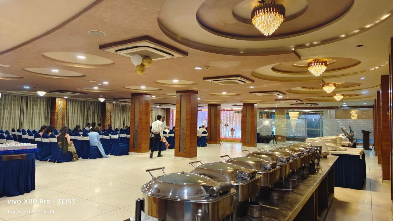 Tgv Hotel Ahmedabad Bagian luar foto